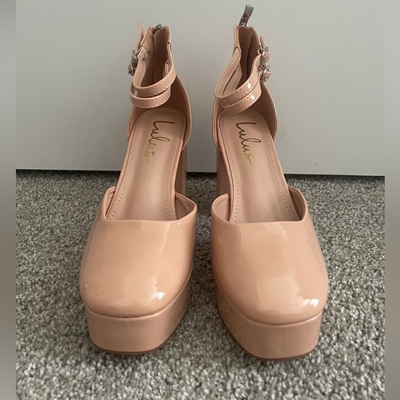 Lulu’s Light Nude Patent Platform Pumps - Picture 3 of 4